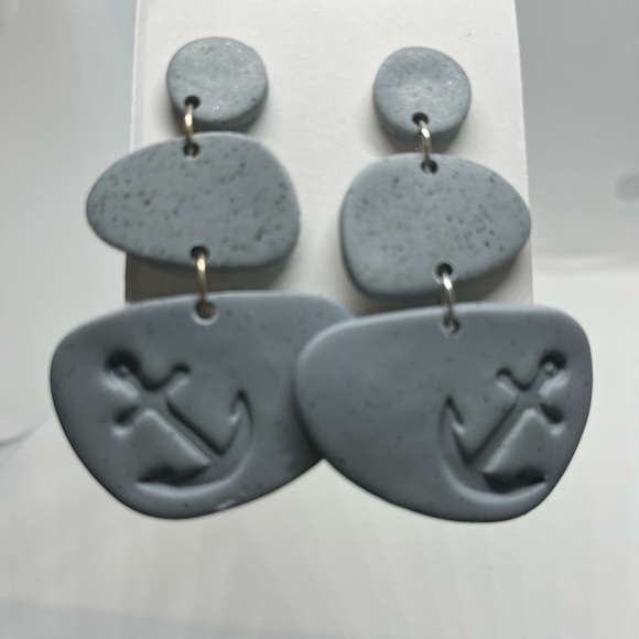 ⚓️NWT Handcrafted Anchor Earrings - Picture 7 of 8